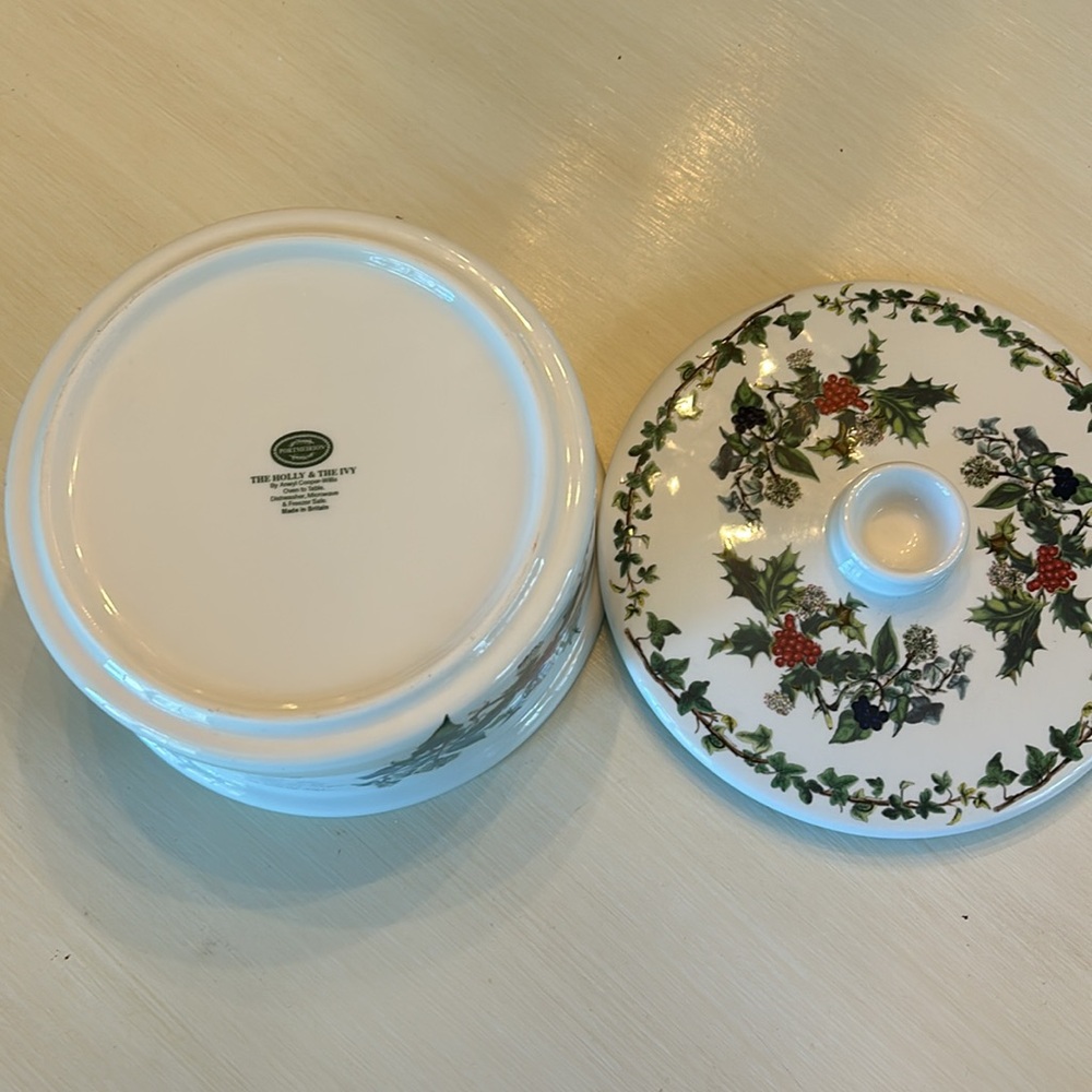 Portmeirion Holly and Ivy Holiday Covered Casserole - Picture 5 of 6